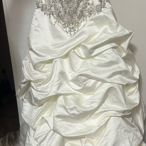 Demetrius wedding dress size 12 ivory